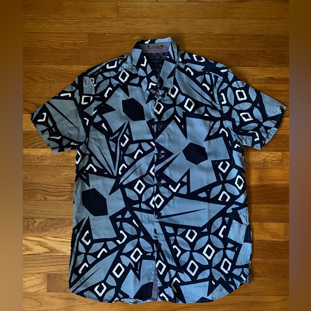 Ted Baler size 4 men’s Blue pattern short sleeved button down.